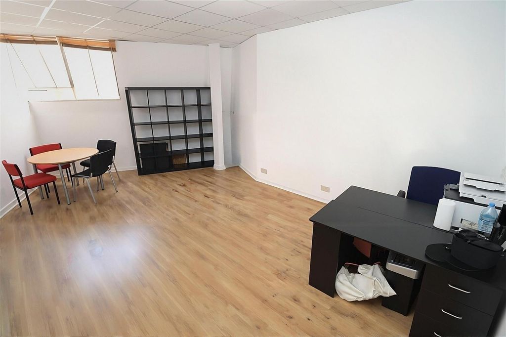 Property photo 1 of 6 5Ealwd122E-Eyversvv6Nq-Fotor-20251021145551.Jpg