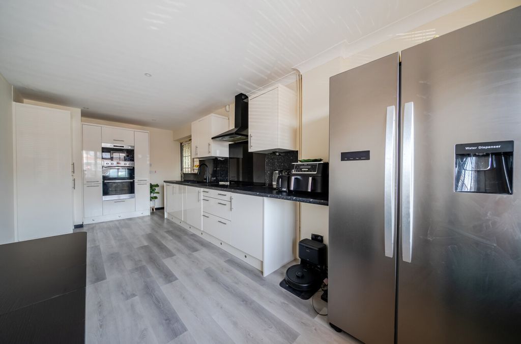 Property photo 3 of 18 1481204-9-6A3c0B4...