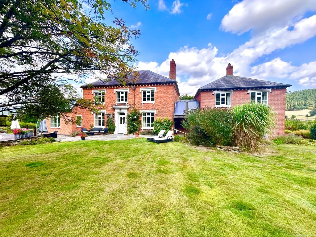 Property photo 1 of 24 External View