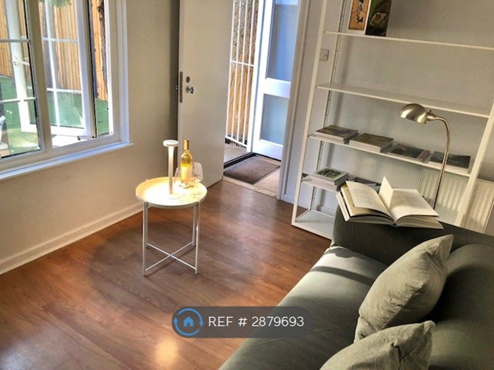 Property photo 2 of 20 Living Room