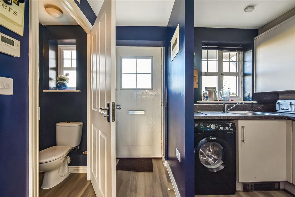 Property photo 2 of 18 Ph1_6313012.Jpg