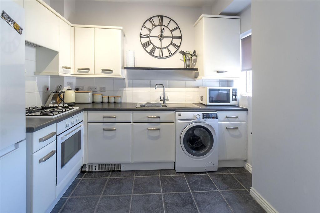 Property photo 3 of 9 Kitchen.Jpg