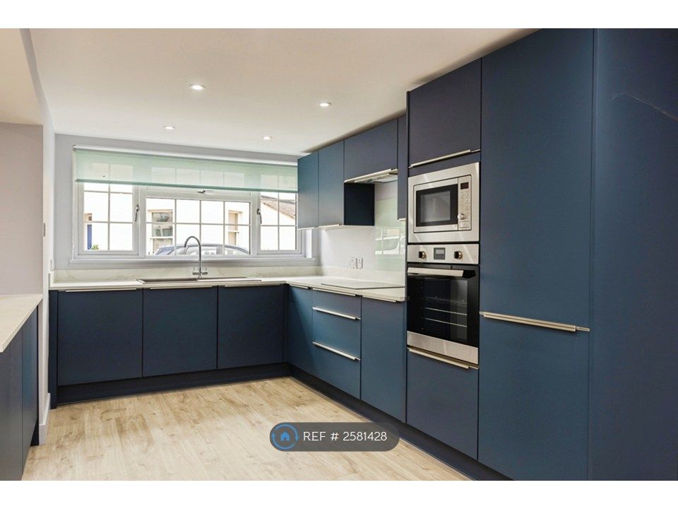 Property photo 3 of 24 Kitchen