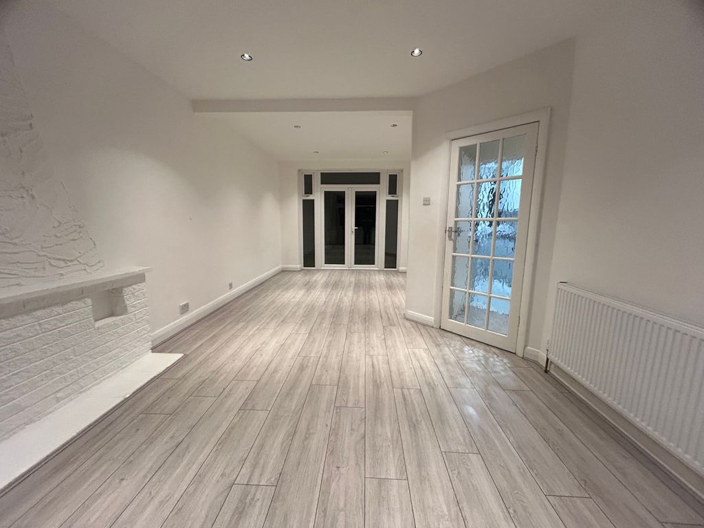 Property photo 3 of 16 Img_2003