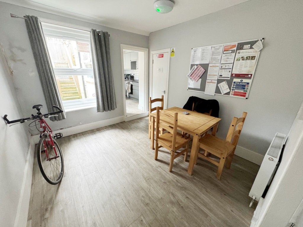 Property photo 3 of 11 Dining Room