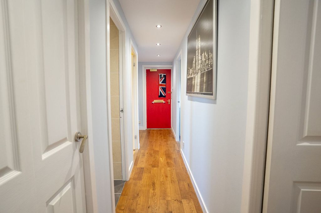 Property photo 1 of 32