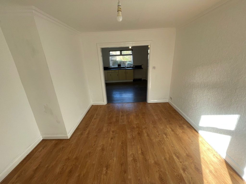 Property photo 3 of 8 5
