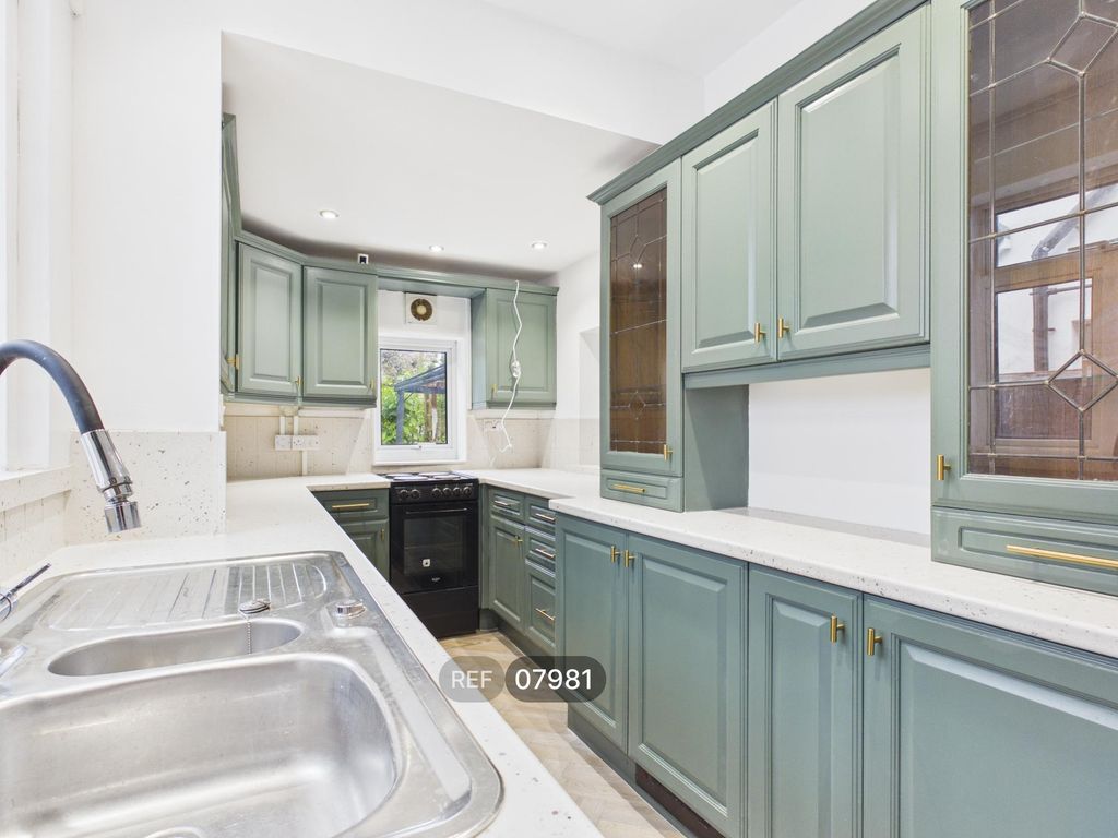 Property photo 3 of 21 Kitchen