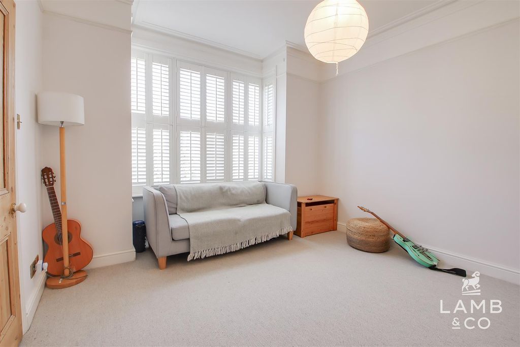 Property photo 2 of 29