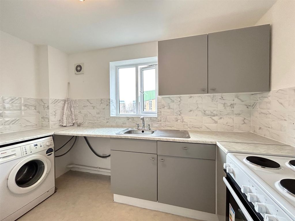 Property photo 3 of 7 Kitchen.Jpeg