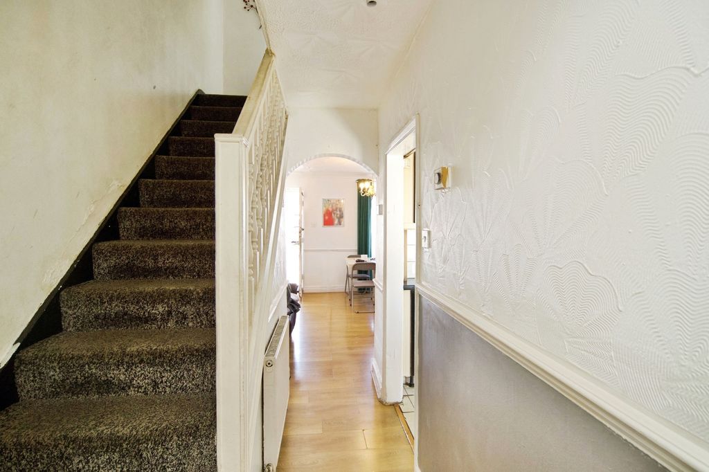 Property photo 3 of 11 Pbox-Img.Jpg