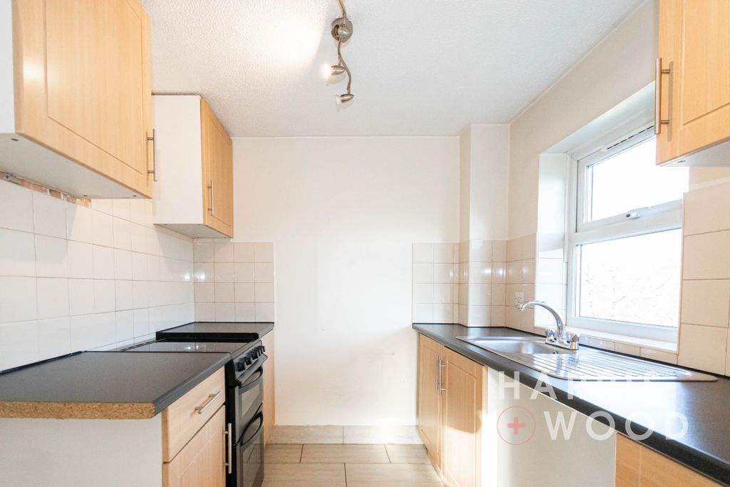 Property photo 3 of 13 4664622