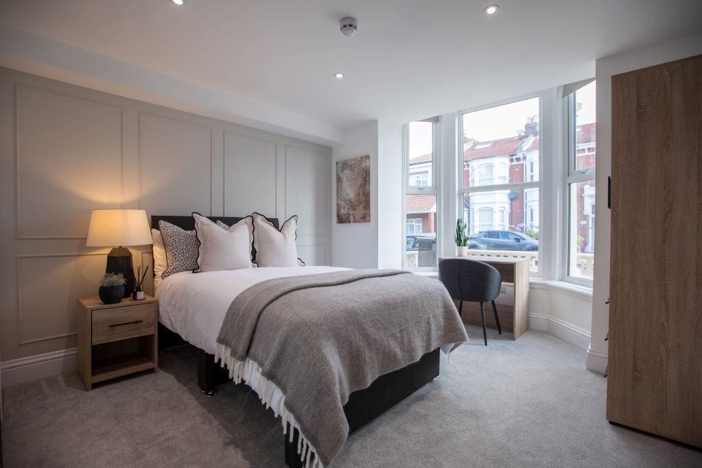 Property photo 2 of 40