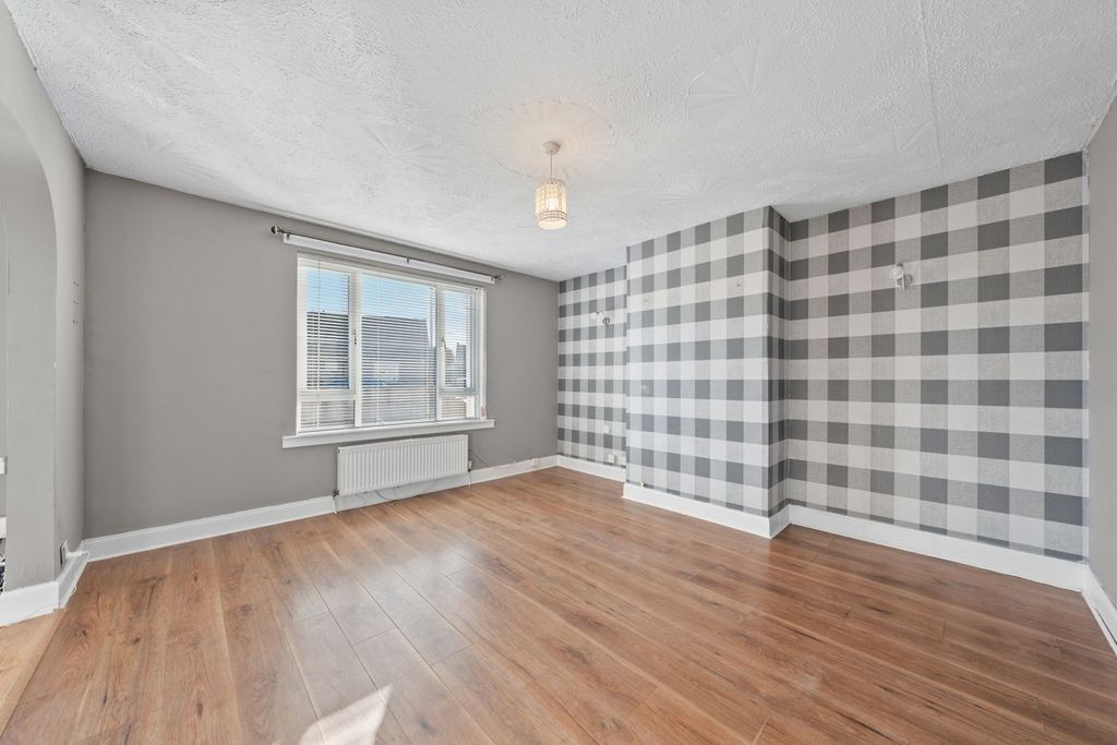 Property photo 2 of 26