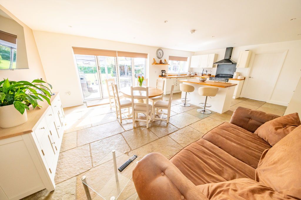 Property photo 2 of 25 Photo 16