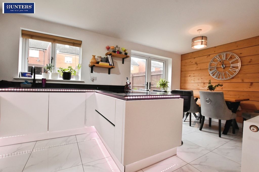 Property photo 2 of 23 Kitchen Diner