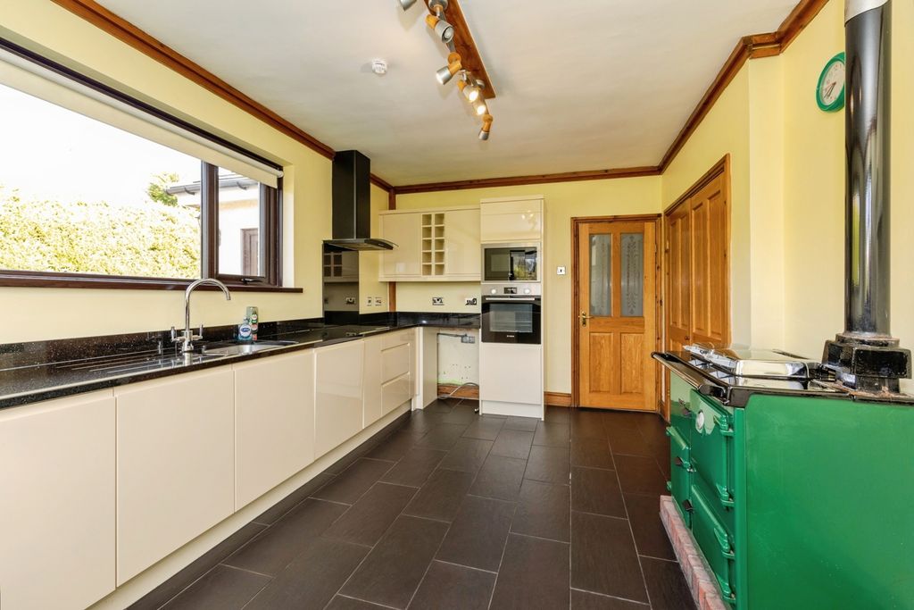 Property photo 3 of 30 Pbox-Img.Jpg