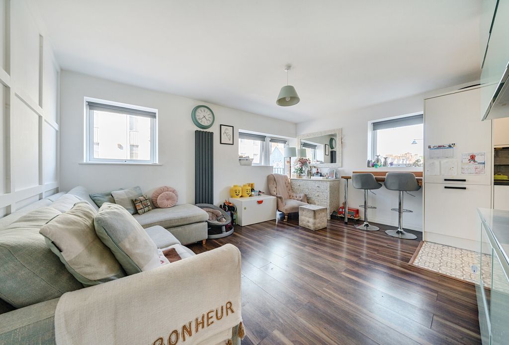 Property photo 1 of 10 1295576-8-6824Bf8...