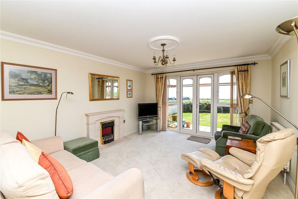 Property photo 3 of 20 Picture No. 04