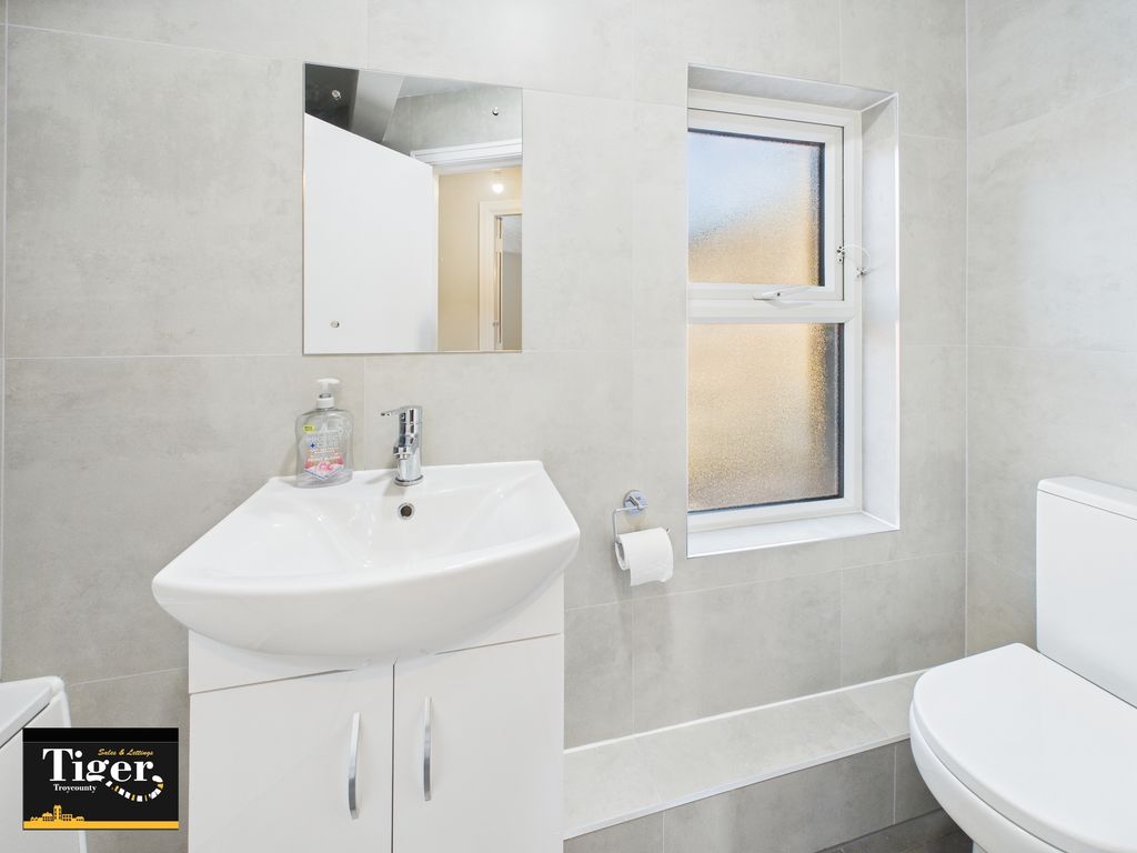 Property photo 3 of 7 Cam02176G0-Pr0801-Still003