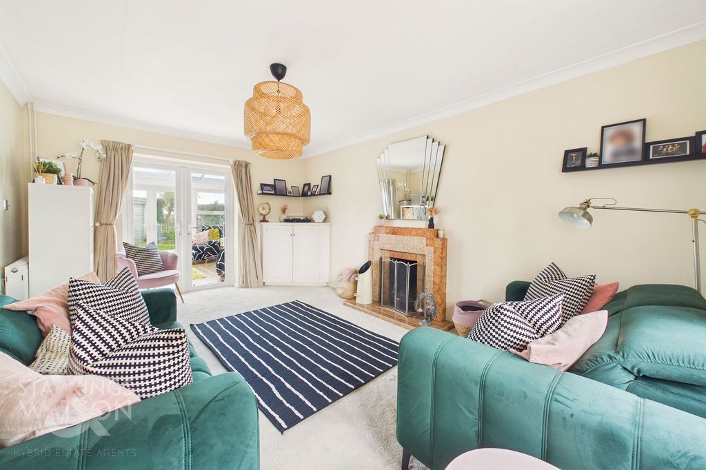 Property photo 2 of 31