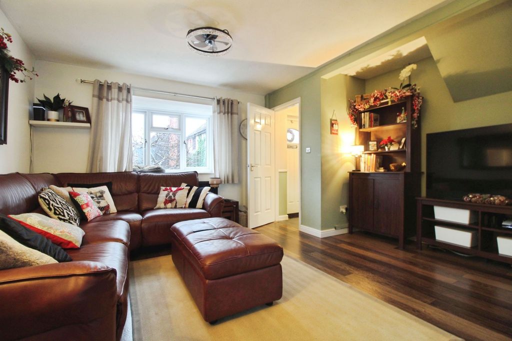 Property photo 3 of 11