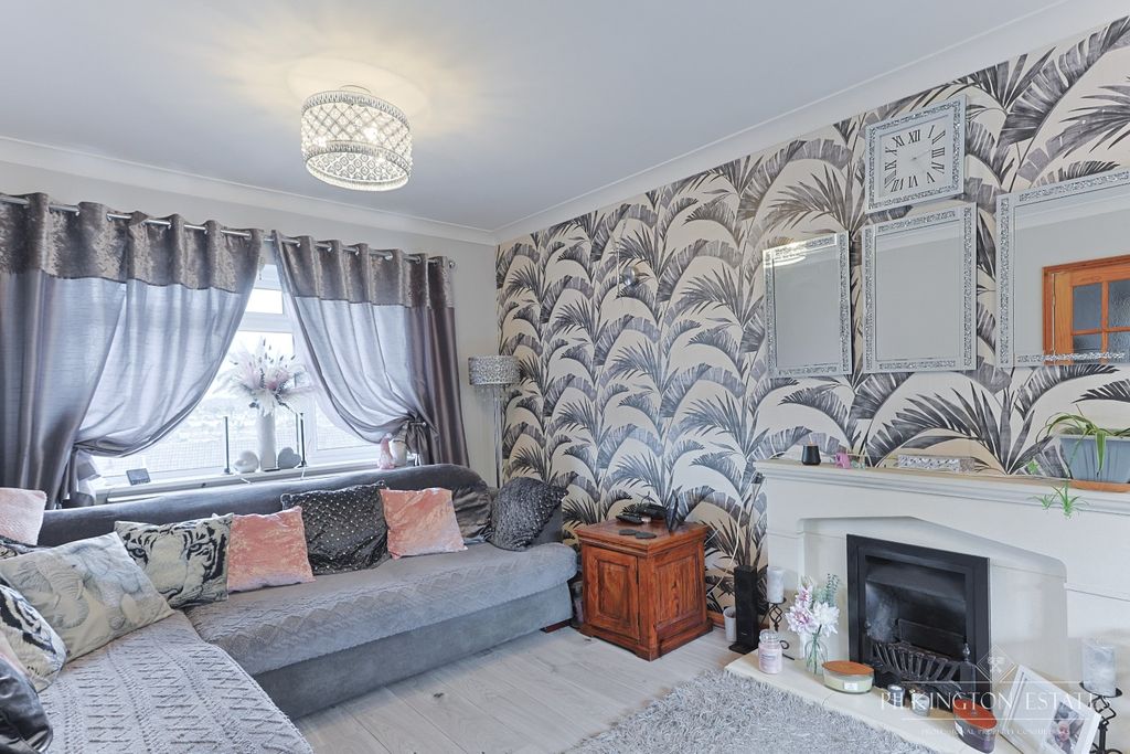 Property photo 2 of 17 4931984