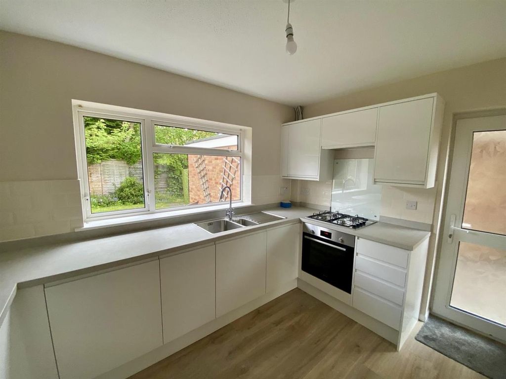 Property photo 2 of 21 Kitchen