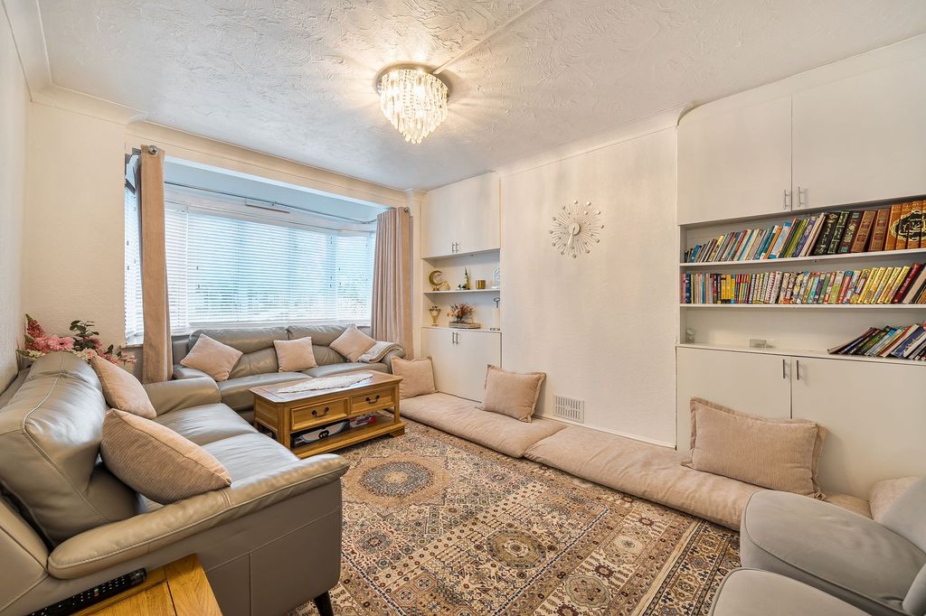 Property photo 2 of 8