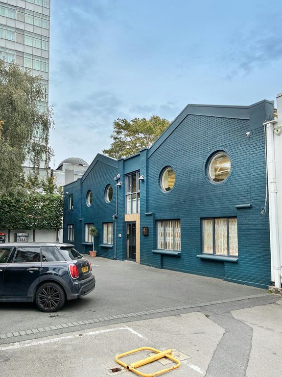 Property photo 2 of 8 Vencourt Place Hammersmith W6 1 Ext3.Jpg