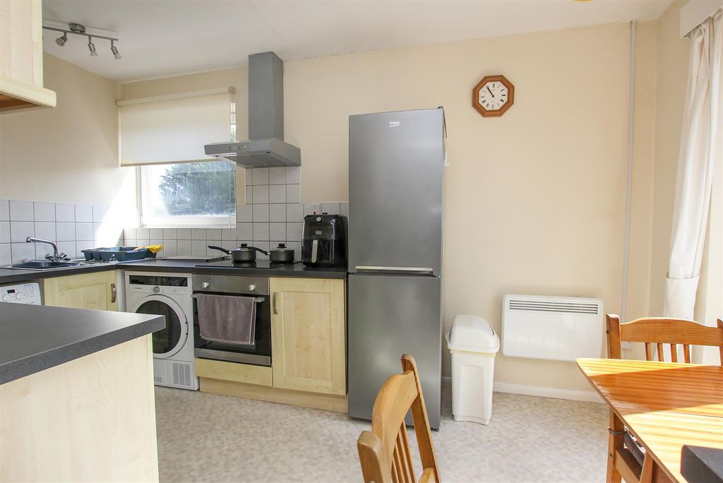 Property photo 3 of 18 Kitchen/Dining Room