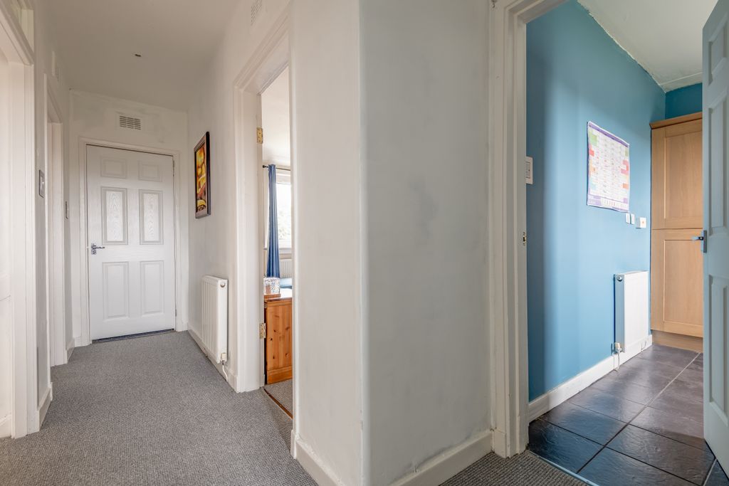 Property photo 2 of 18 Inner Hallway