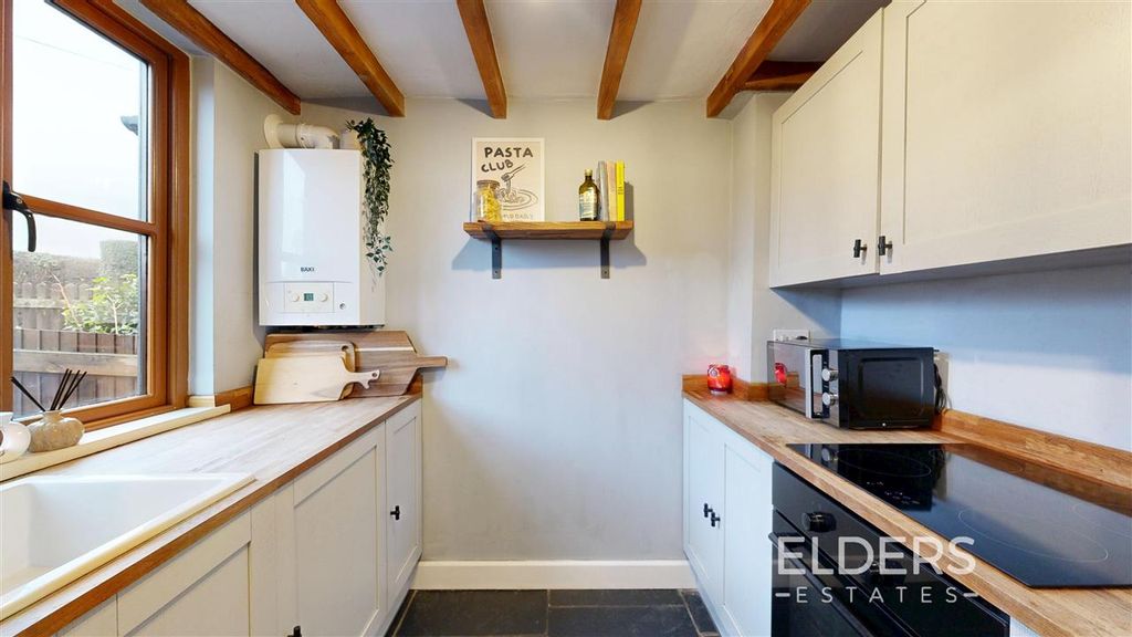 Property photo 3 of 10 Kitchen