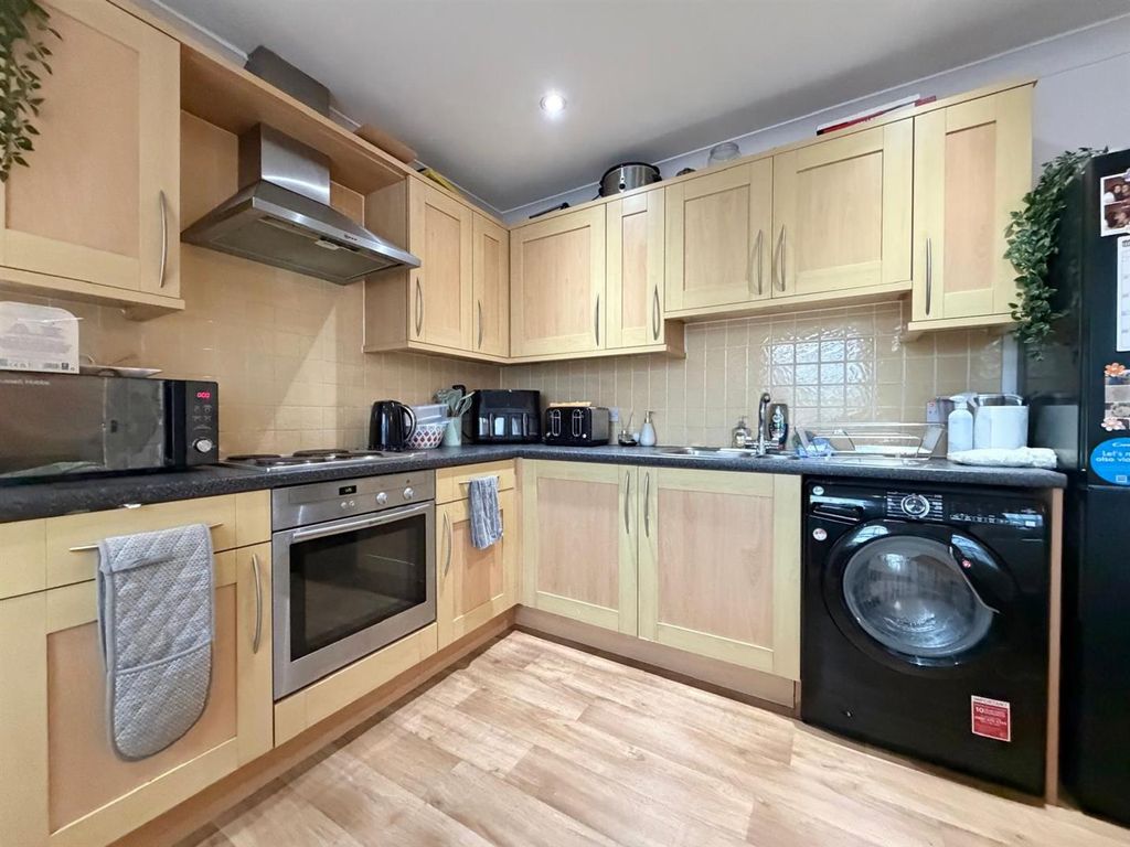 Property photo 2 of 8 Kitchen