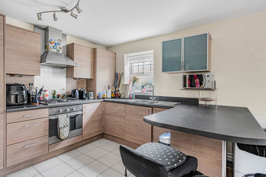 Property photo 3 of 10 Reception/Kitchen