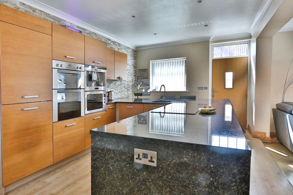 Property photo 3 of 13 4087939