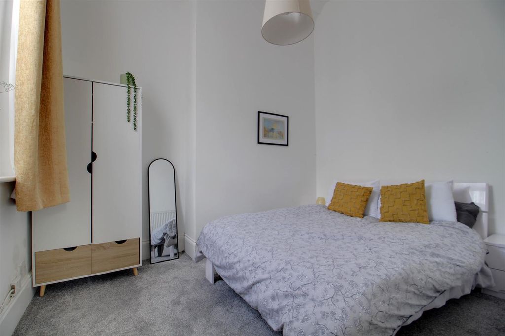 Property photo 2 of 16 Flat 1