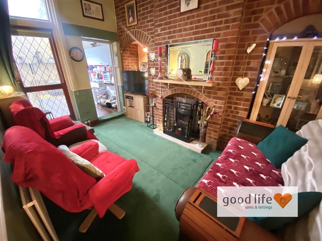 Property photo 2 of 10 20251101_123448757_Ios16Stratfield.Jpg