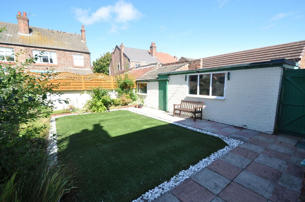 Property photo 2 of 37