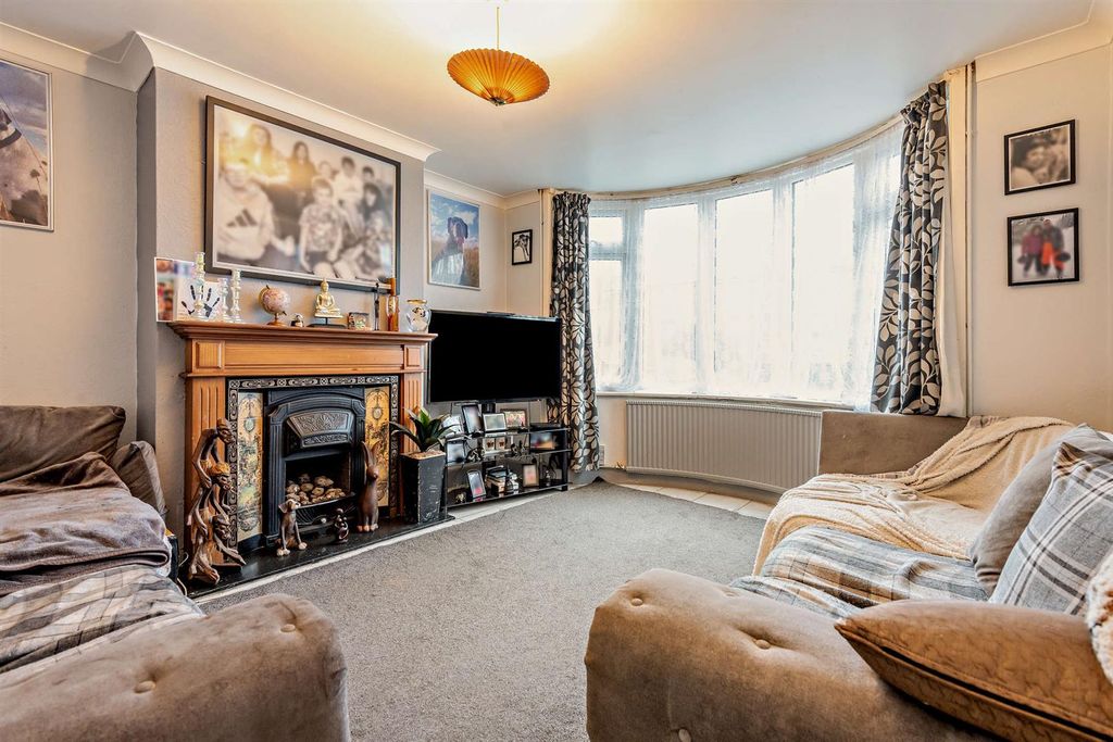 Property photo 3 of 9 8675954-Interior13-800.Jpg