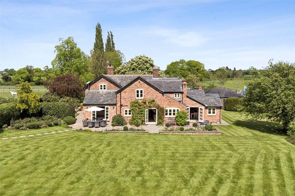 Property photo 2 of 25 Woodworth Green Farm