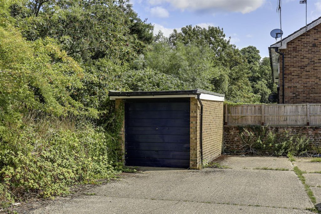 Property photo 2 of 11 16 Garage.Jpg