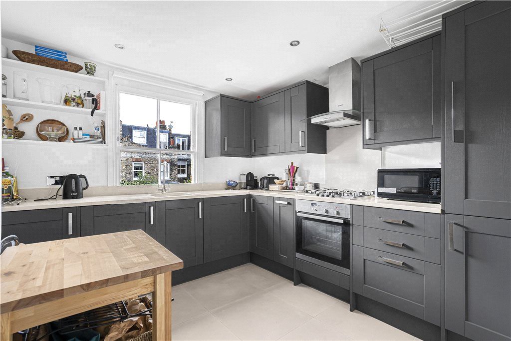 Property photo 2 of 9 Kitchen