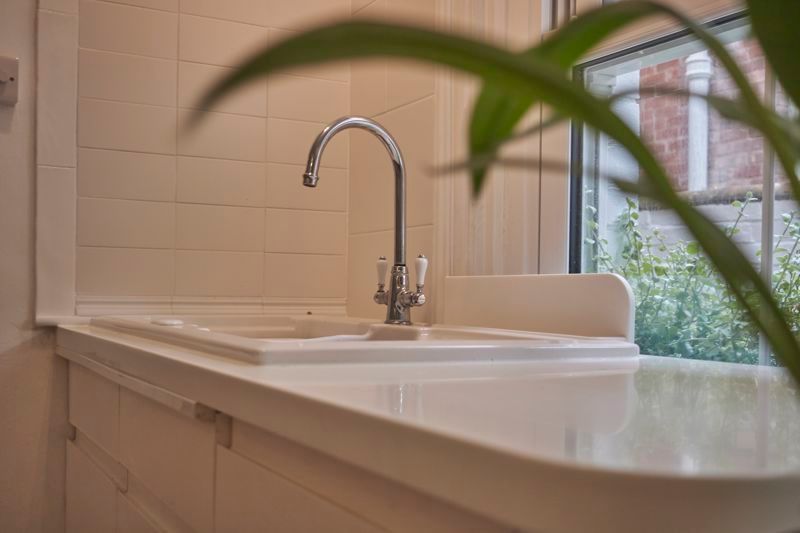 Property photo 3 of 12 Kitchen