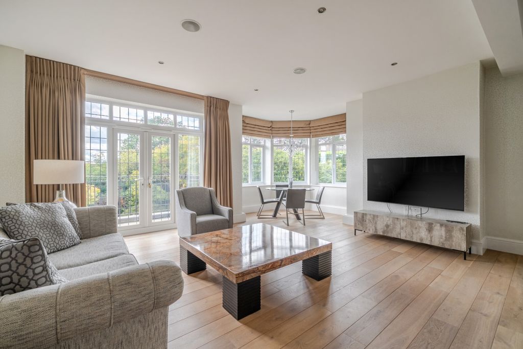 Property photo 3 of 19 Priory Road
