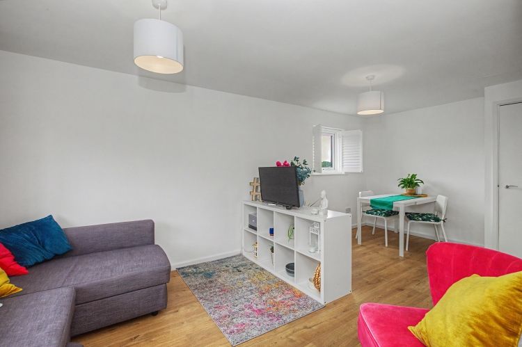 Property photo 2 of 8 334786
