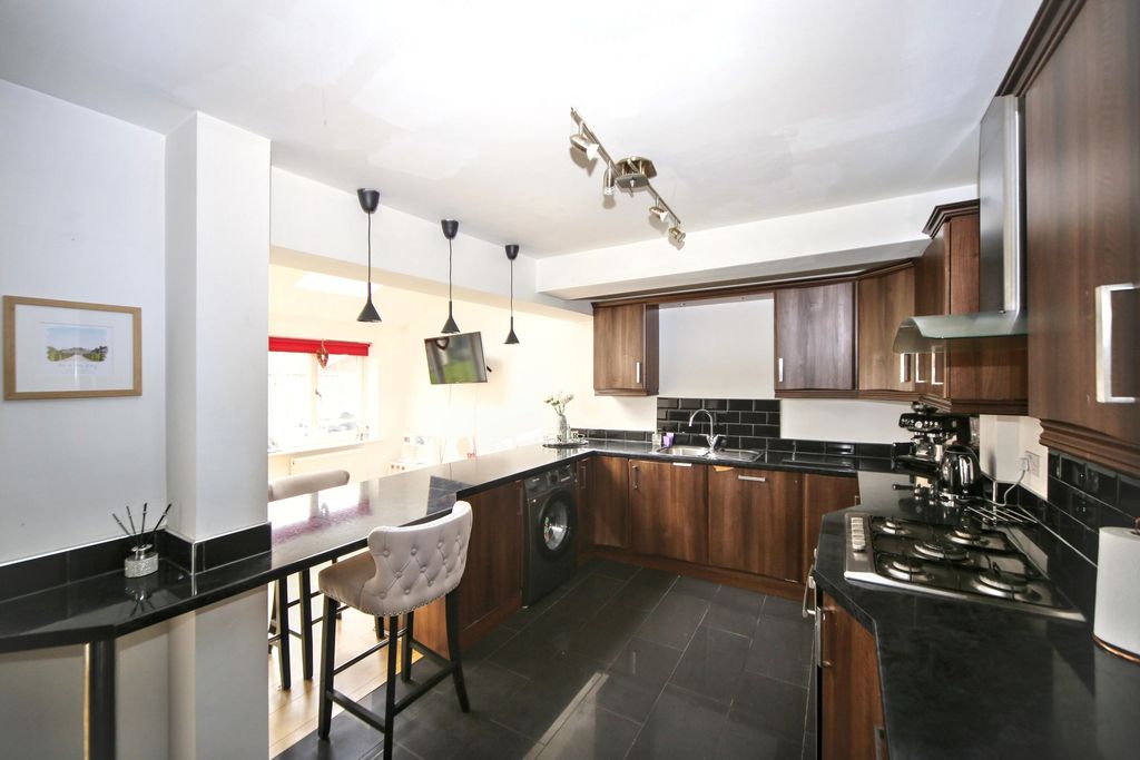 Property photo 3 of 25