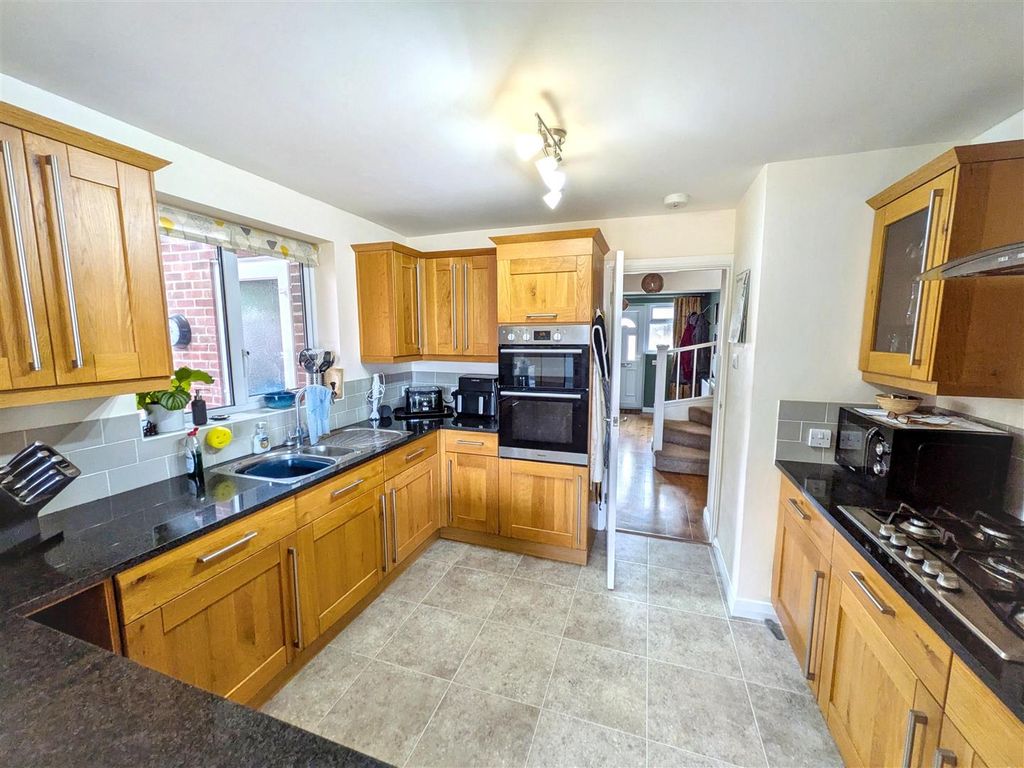 Property photo 2 of 23 Kitchen