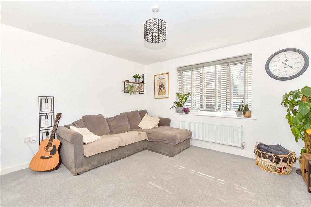 Property photo 1 of 13 Lounge