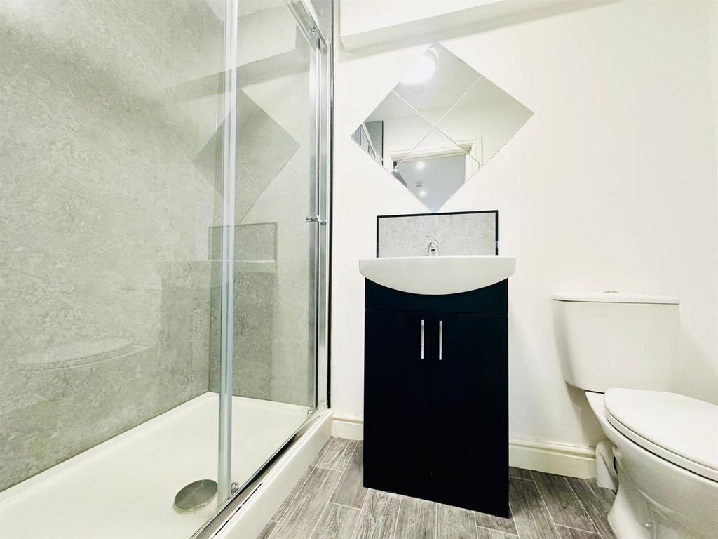 Property photo 3 of 5 Bathroom